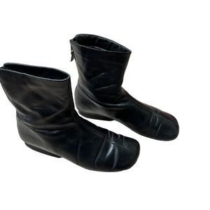 Bisou Bisou zippered ankle boots
